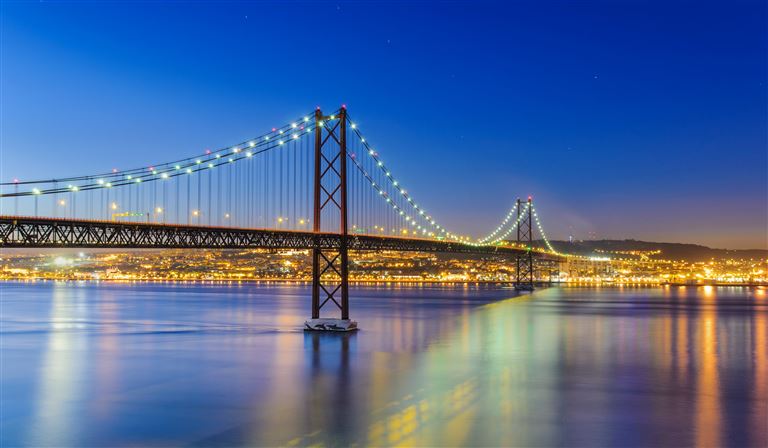 Silvester in der weißen Stadt Lissabon @Mapics /adobestock